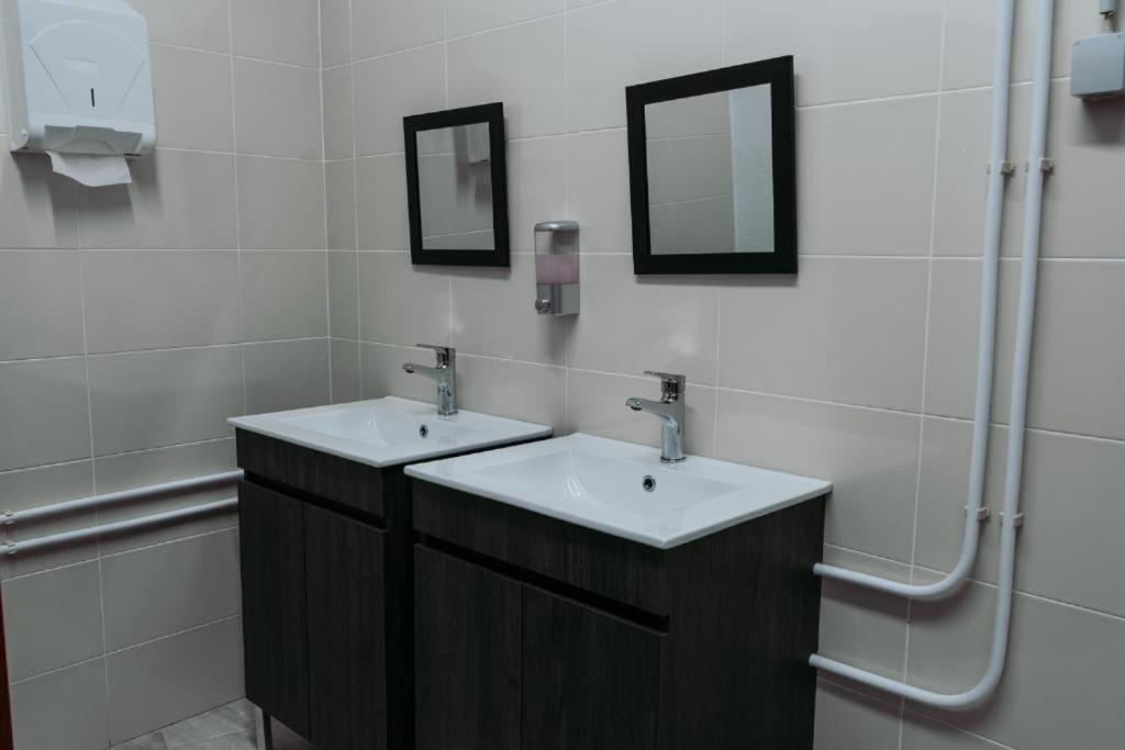 Middle Point Hostel Sardoal Ngoại thất bức ảnh